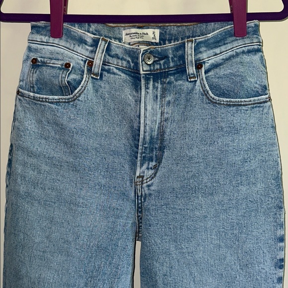 Abercrombie & Fitch Curve Love Ultra High Rise Ankle Straight Jeans - Picture 4 of 6